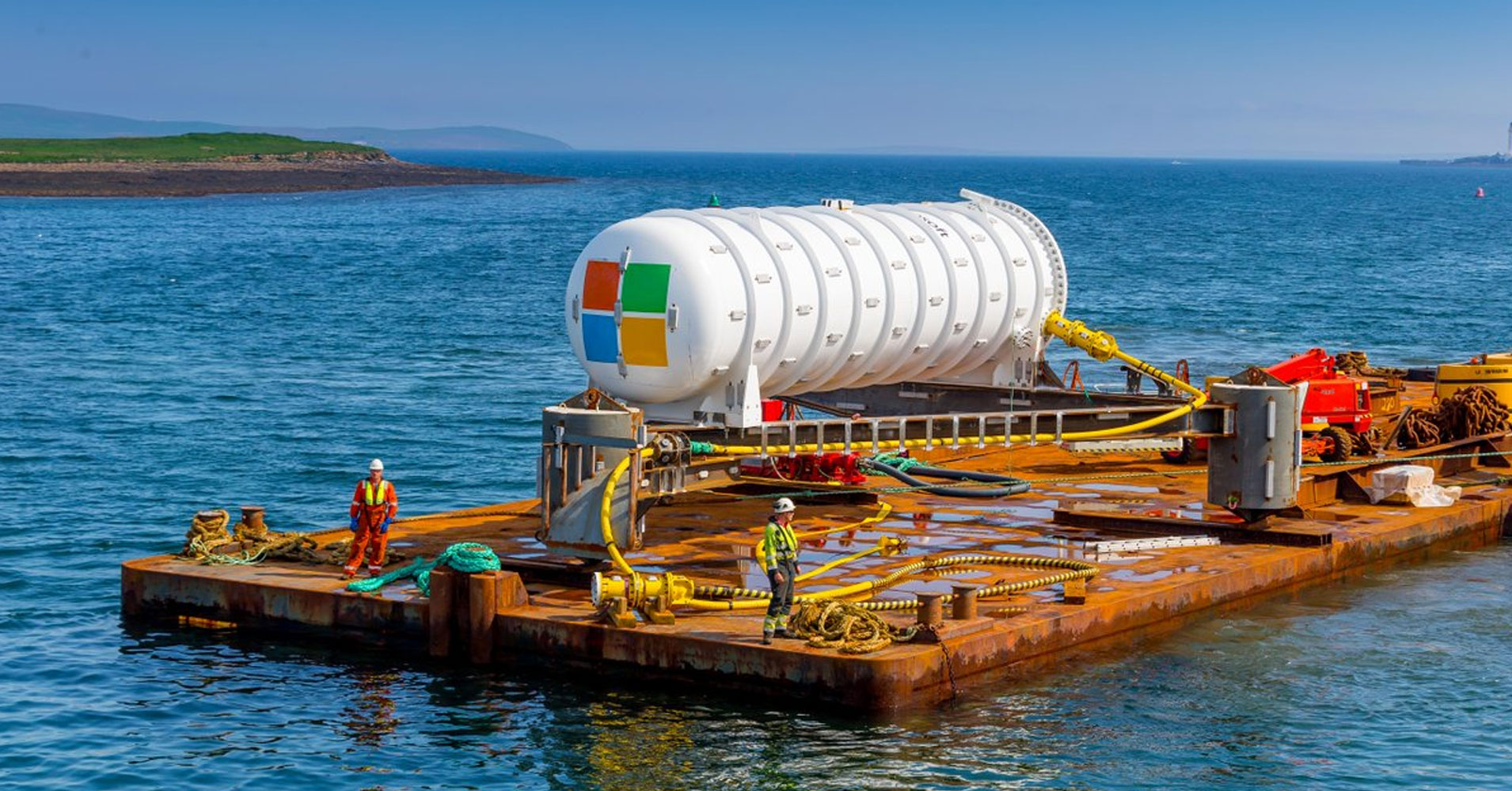 centre de données sous-marin microsoft natick sur plateforme flottante