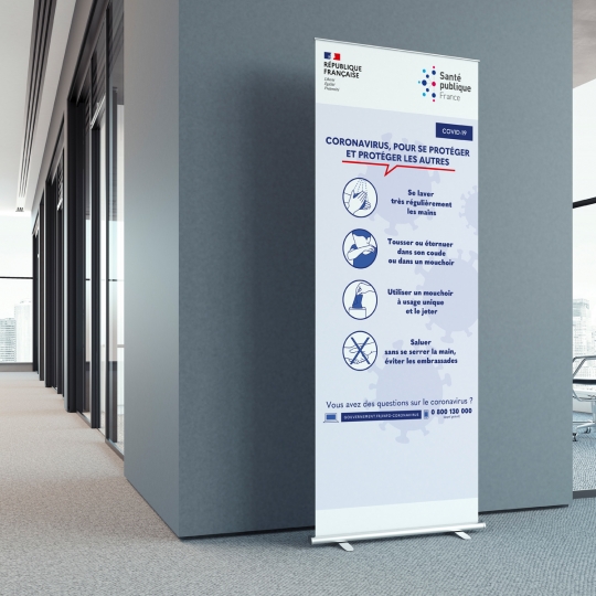 roll-up de prévention covid-19 avec logos et consignes sanitaires en agence