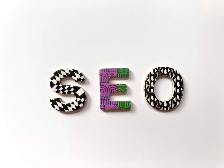 Micro-influenceurs B2B et SEO : générer du trafic qualifié
